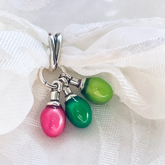 ⚡ NWOT Stranger Things Glow-in-the-Dark "Run" Charm ✨ - Picture 11 of 16